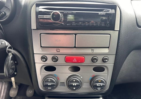 Alfa Romeo GT cena 10900 przebieg: 259000, rok produkcji 2004 z Kutno małe 596